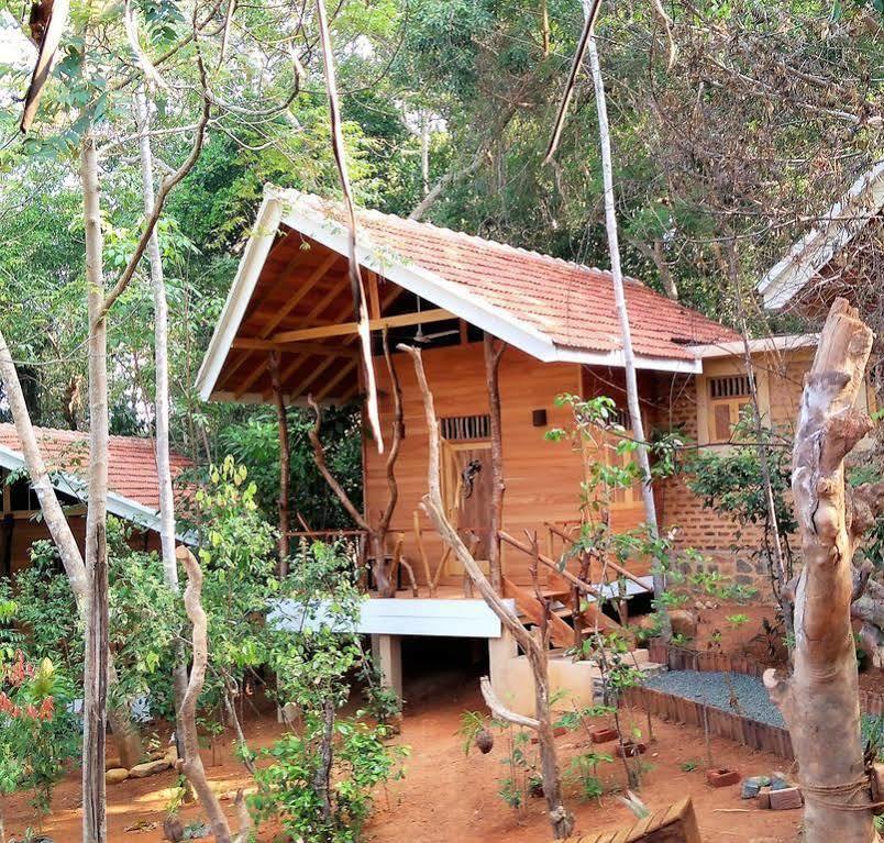Manthally Cabanas Хіккадува Екстер'єр фото